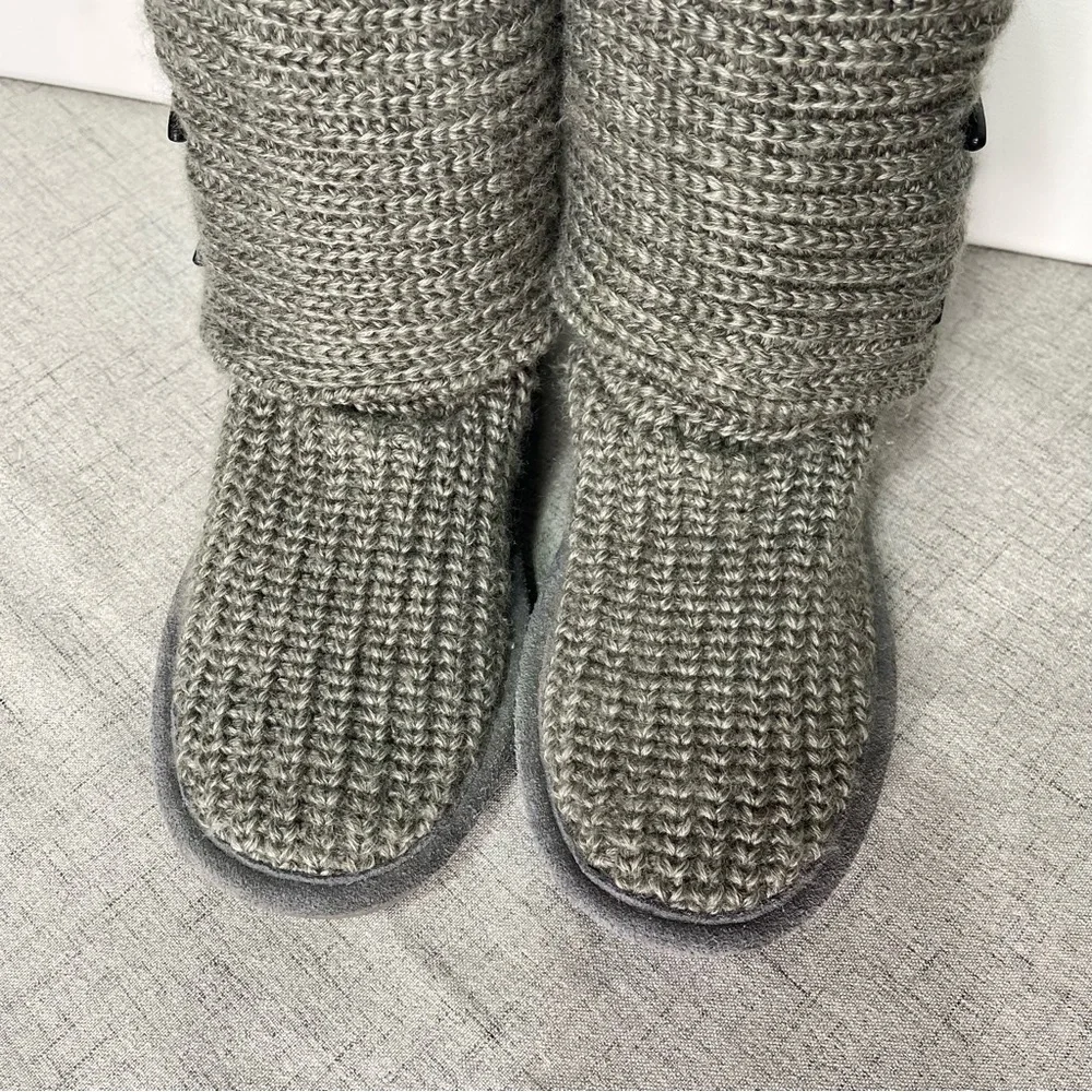 BearPaw Women’s Gray Knitted Tall Sweater Boots 6